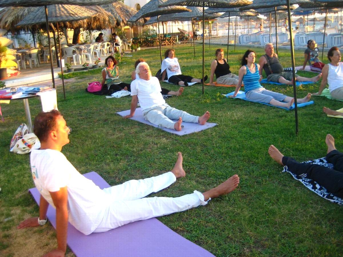 Burhaniye\'de Yoga Eğitimi Tanıtıldı