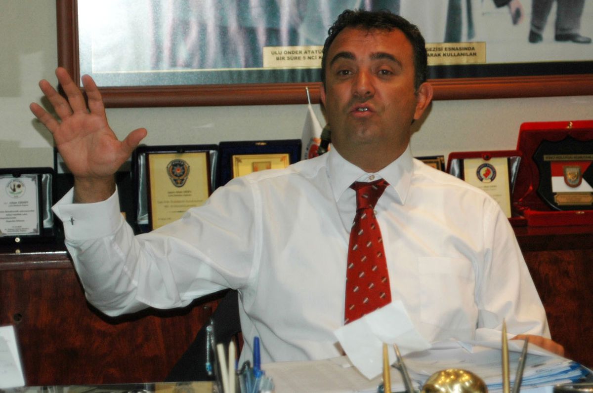 CHP\'li Eski Belediye Başkanına 6 Yıl 3 Ay Hapis Cezası