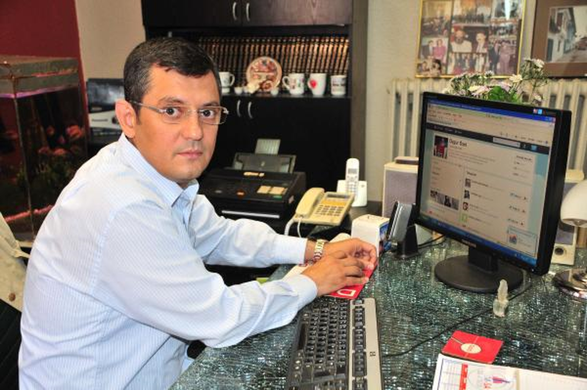 CHP\'li Özel\'in KPSS Tweet\'i İlgi Çekti