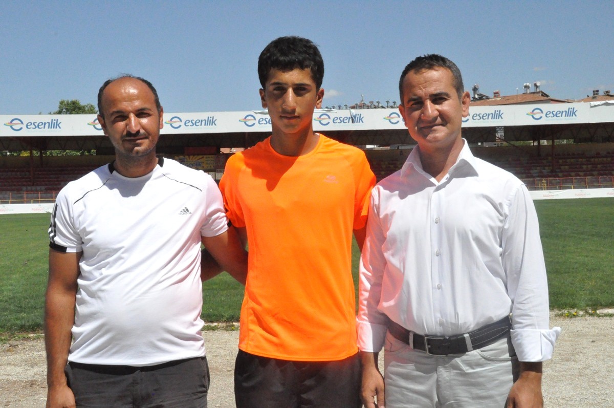 Esenlik Belediyespor Atletizm Sporcuları Başarılarına Bir Yenisini Ekledi