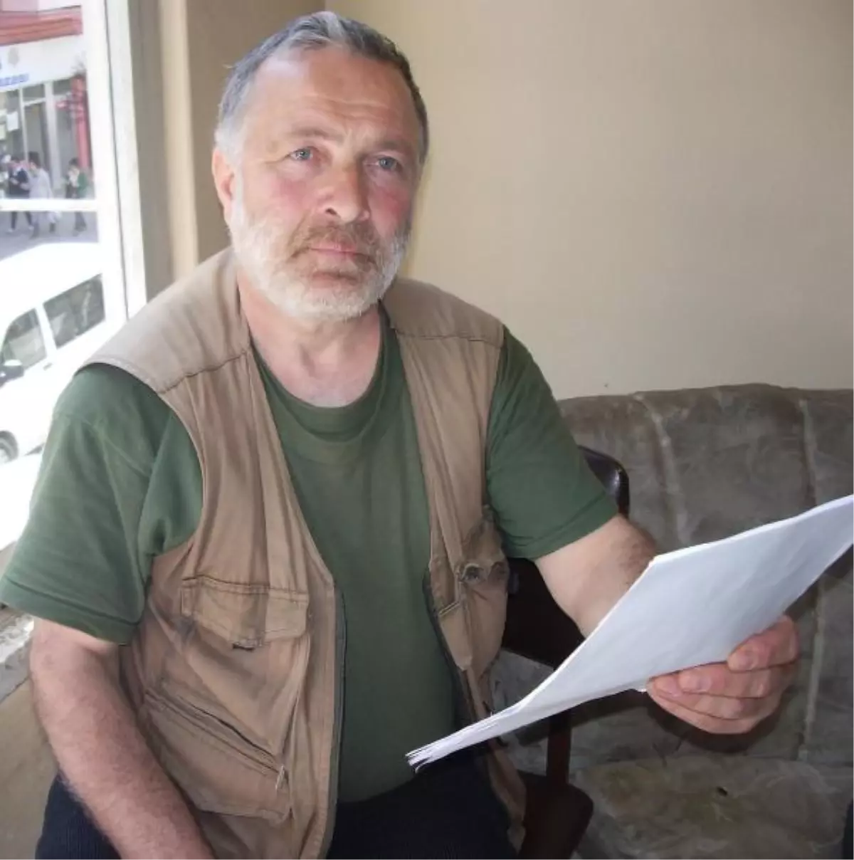 Eşini Önce Vurdu, Sonra Hastaneye Bırakıp Kaçtı