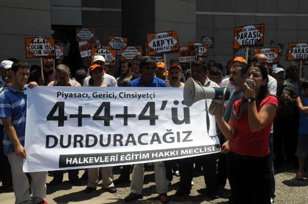 Adliye Önünde "4+4+4" Eylemi