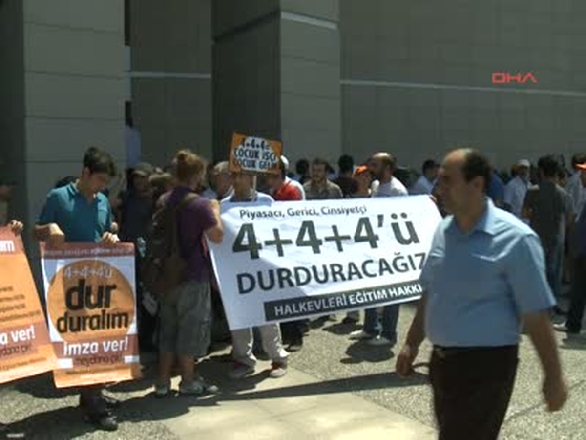 Halkevleri\'nden Adliye Önünde "4+4+4" Eylemi