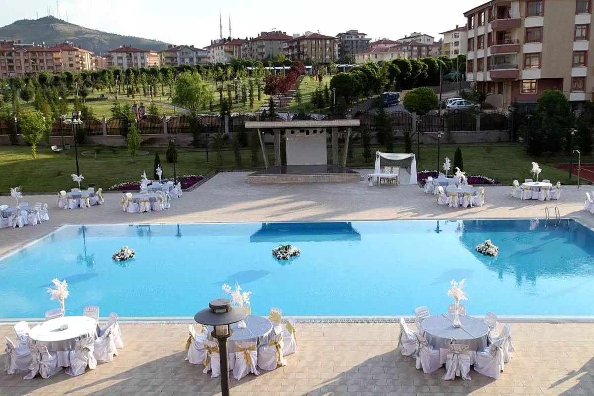 Havuzbaşı Düğün İsteyenlerin İlk Tercihi Su Parkı Oluyor