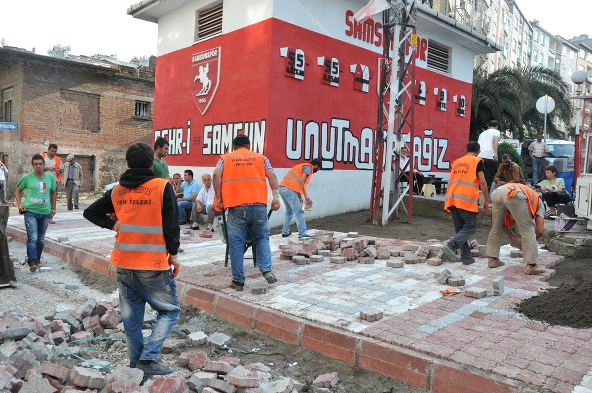 İlkadım Belediyesi, Samsunspor Aşkını Kaldırıma Yazdı