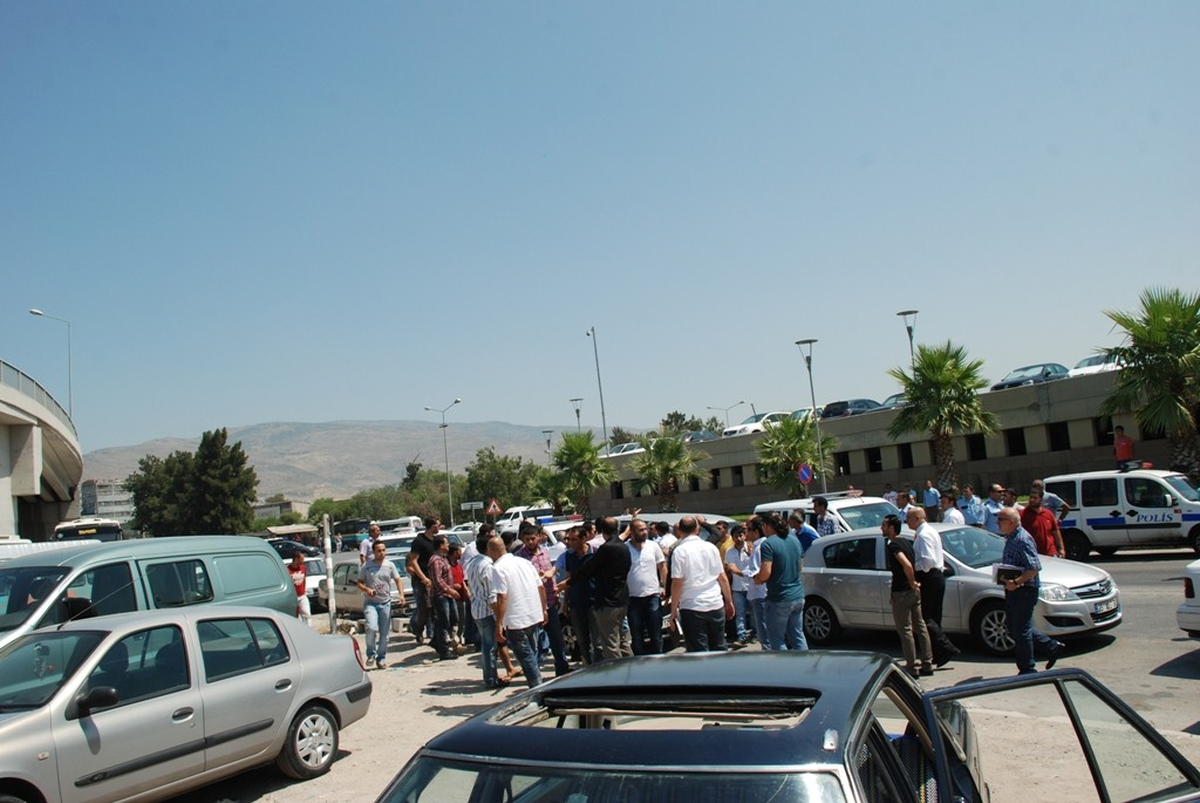 İzmir Adliyesinde Kavga: 2 Yaralı
