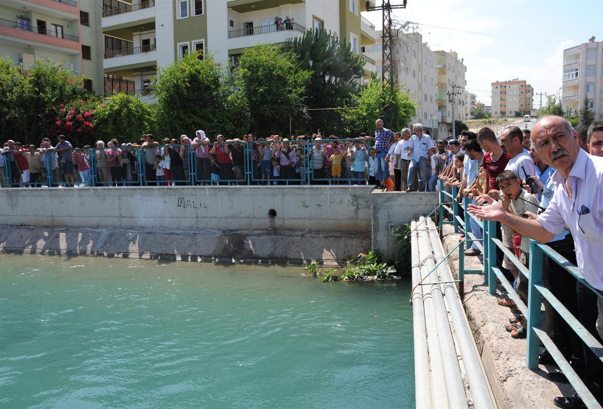 Kanala Düşen 3 Kişinin Cesedi Bulundu