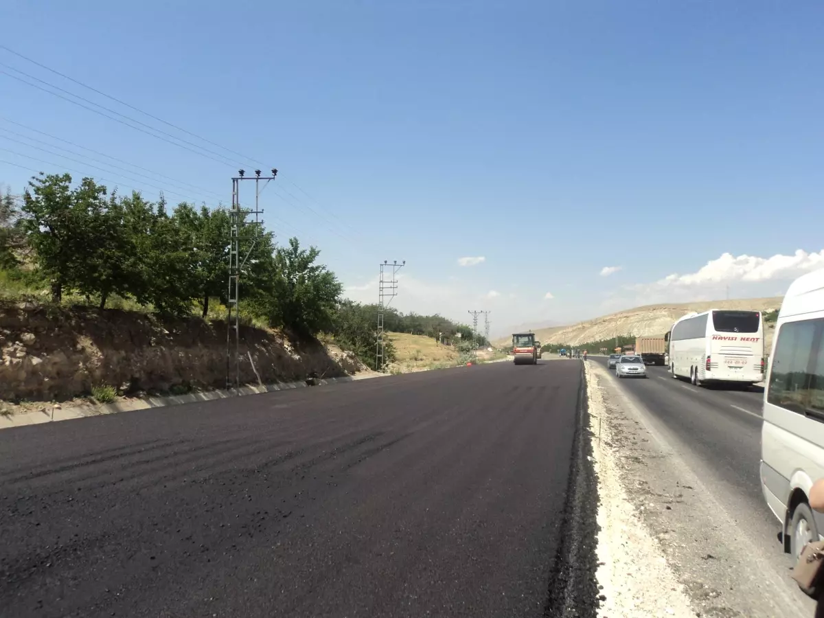 Malatya-Gölbaşı Ayrımı-Darende Yolu Asfaltlanıyor