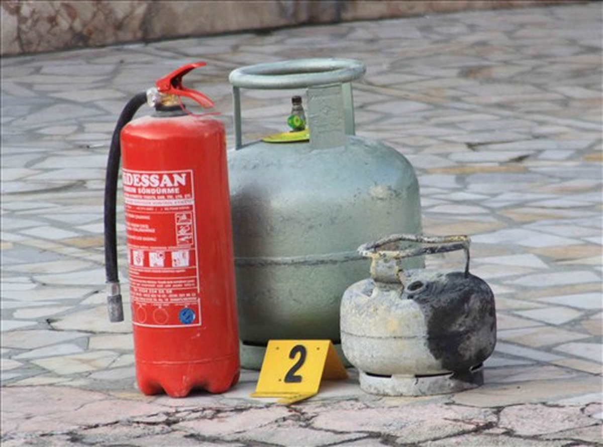 Otel Önüne Bırakılan Bomba Patladı, 1 Kişi Yaralandı