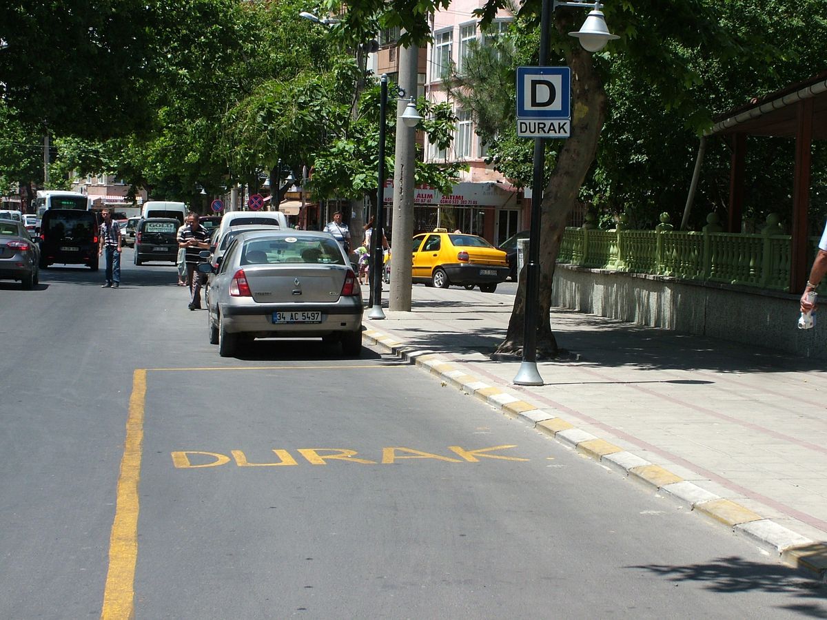 Otobüs Durakları Yol Çizgileri ile Belirleniyor
