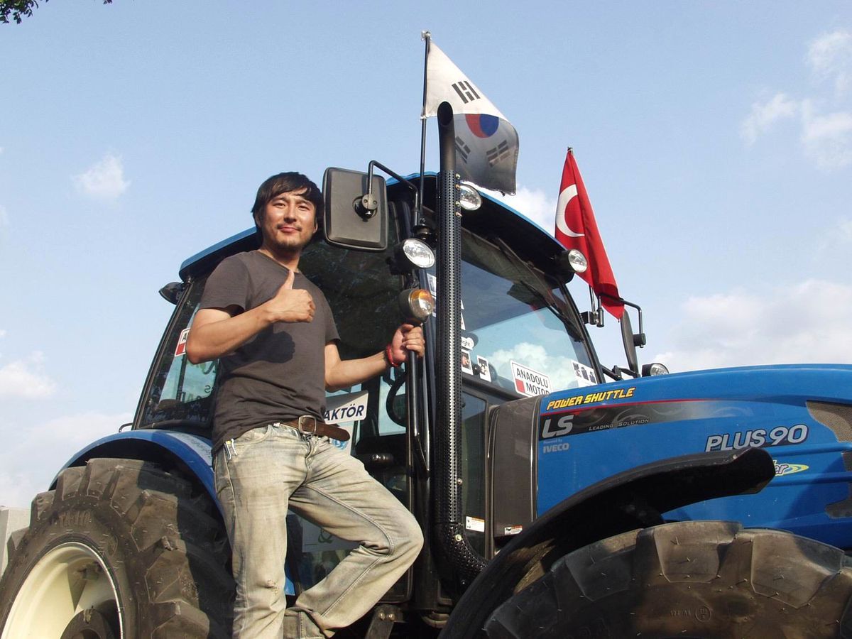 (Özel Haber) Teknolojik Traktör ile Dünya Turu