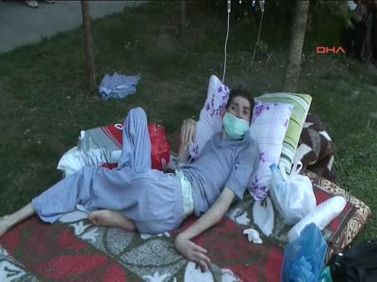 Kolunda Serumla Bahçeye Atıldı
