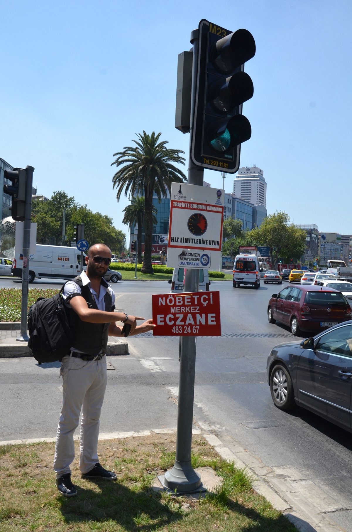 Trafik Lambasında Nöbetçi Eczane Levhası