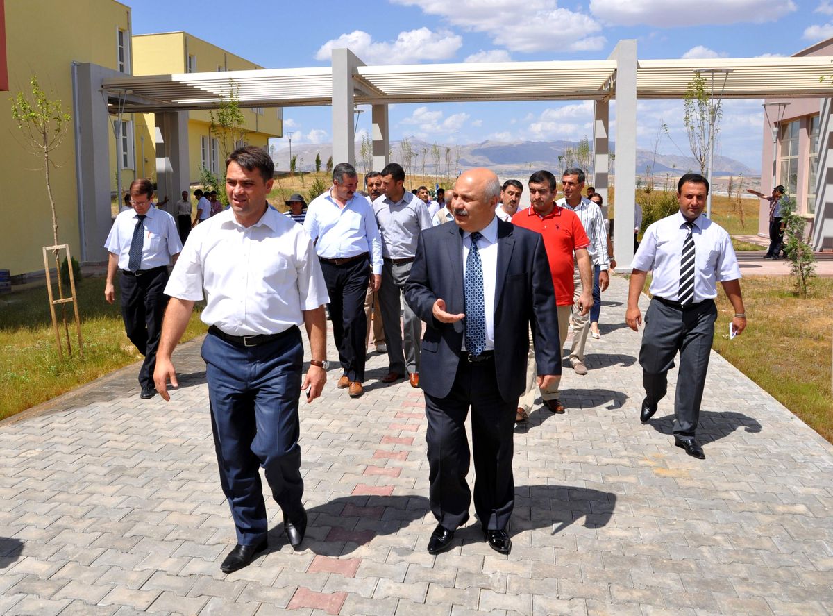Üniversite Yönetimi, Kahta\'da İşadamlarıyla Bir Araya Geldi