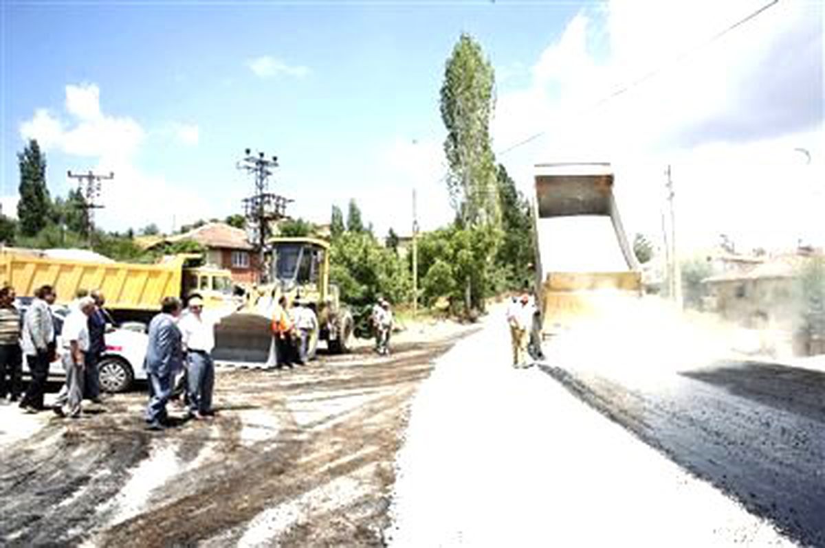 Vali Çakacak Asfalt Çalışmalarını Yerinde İnceledi
