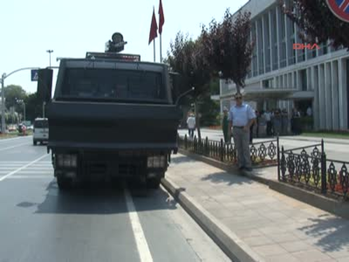 4chp Milletvekili Tanal "Kentsel Dönüşüm" Eyleminde Başından Yaralandı
