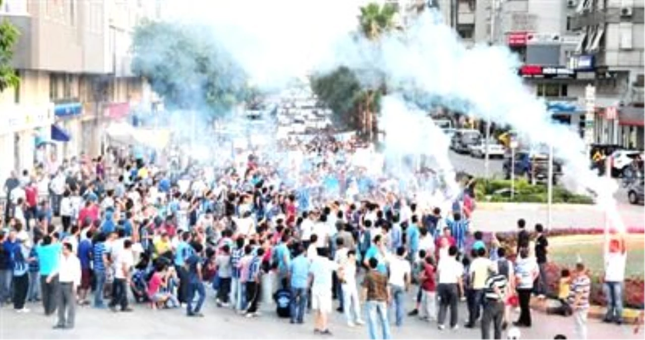 Adana Demirspor Taraftarı, Yönetimi Yaptığı Yürüyüşle Protesto Etti
