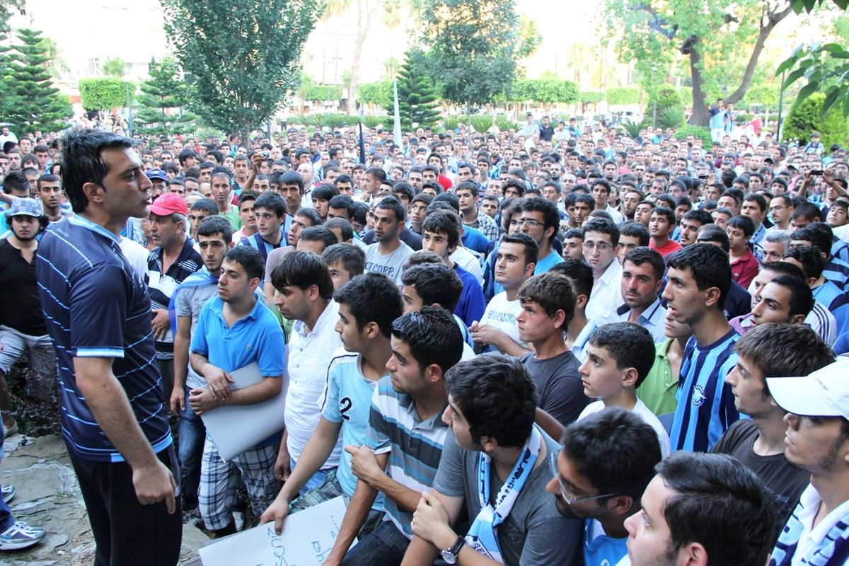 Adana Demirspor Taraftarından Yönetime İstifa Çağrısı