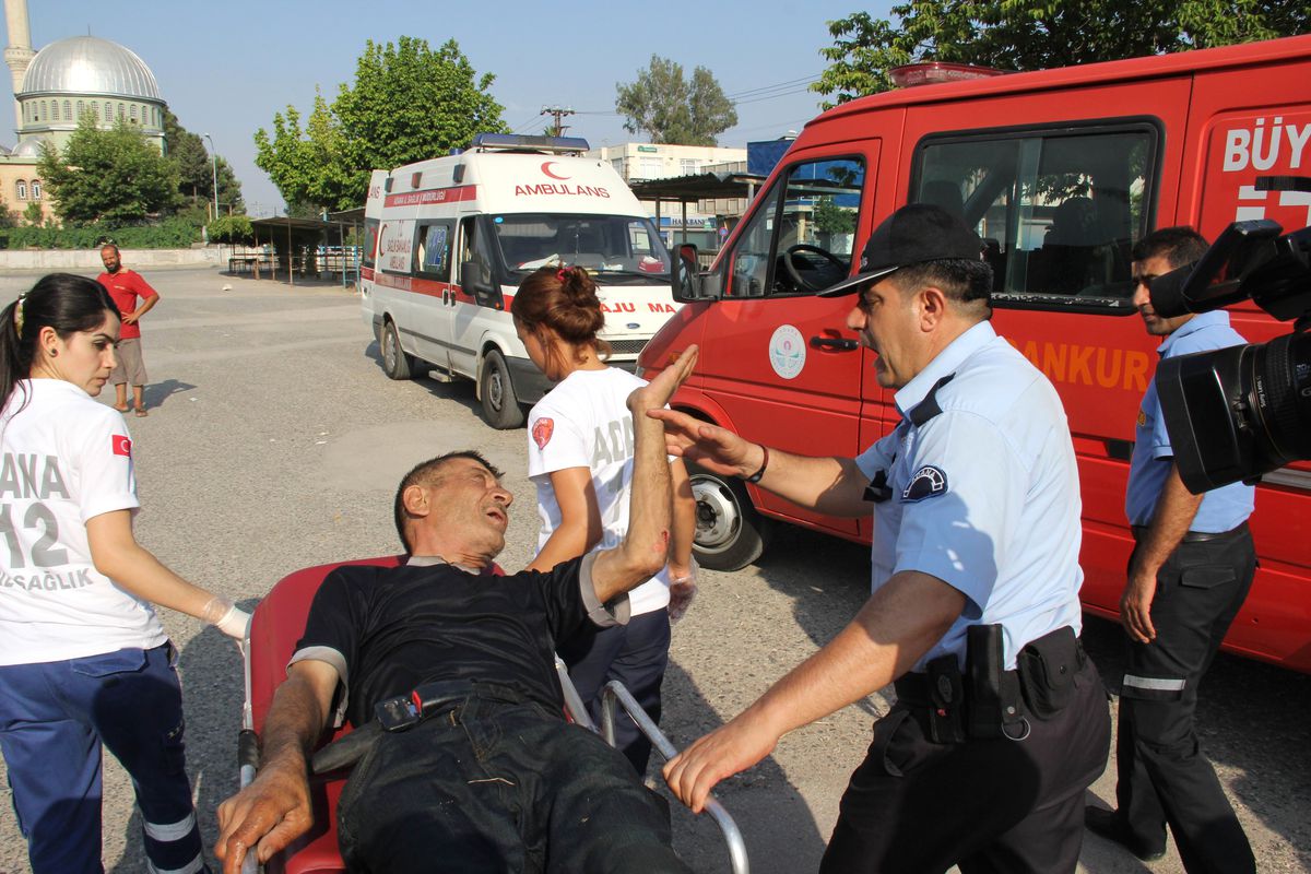 Dereye Düşen Sarhoşu Kurtarıldı