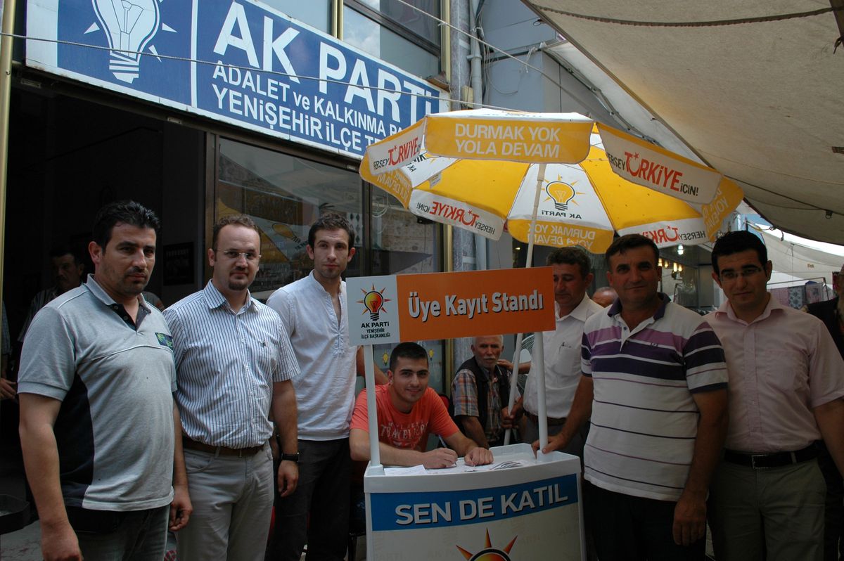 AK Parti\'den Üye Hamlesi