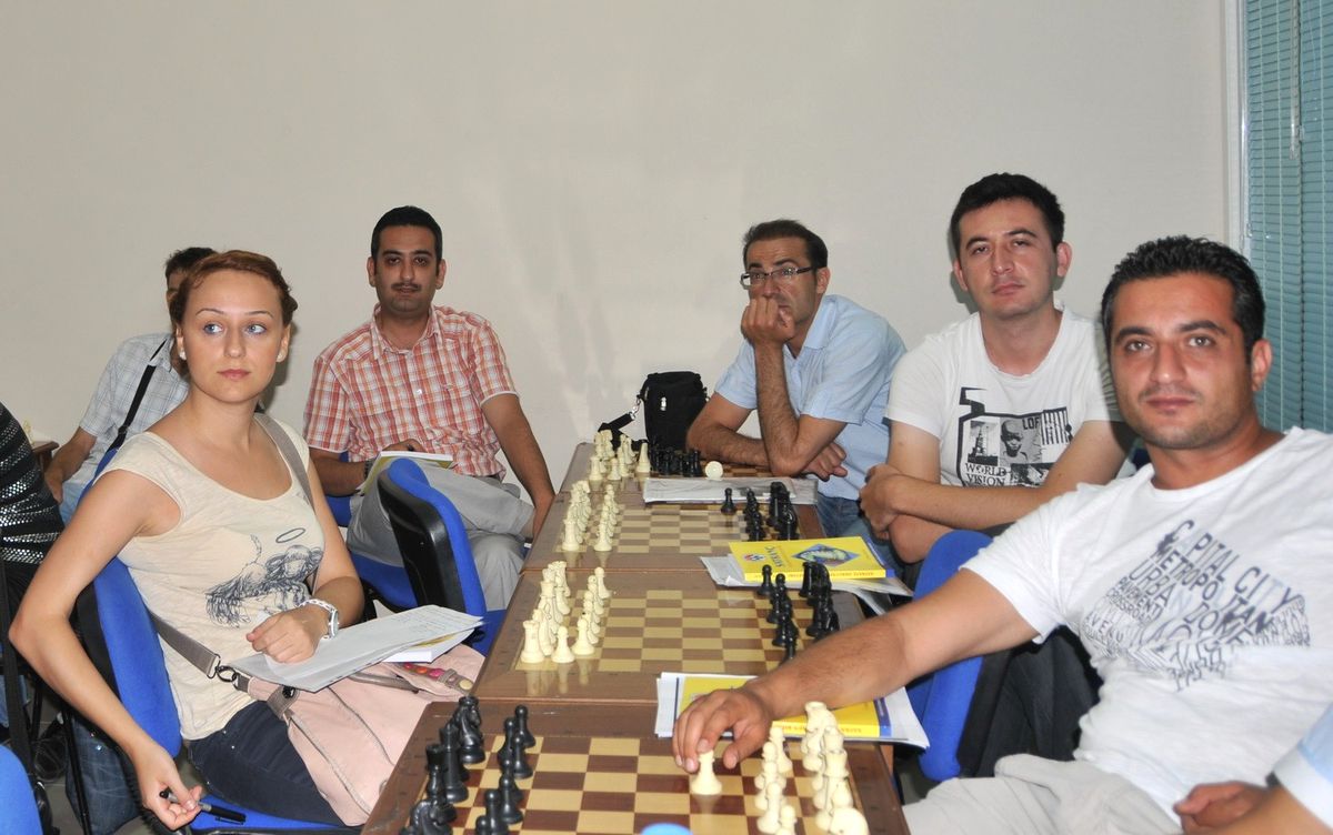 Aliağa Belediyesi Satranç Antrenörleri Yetiştiriyor