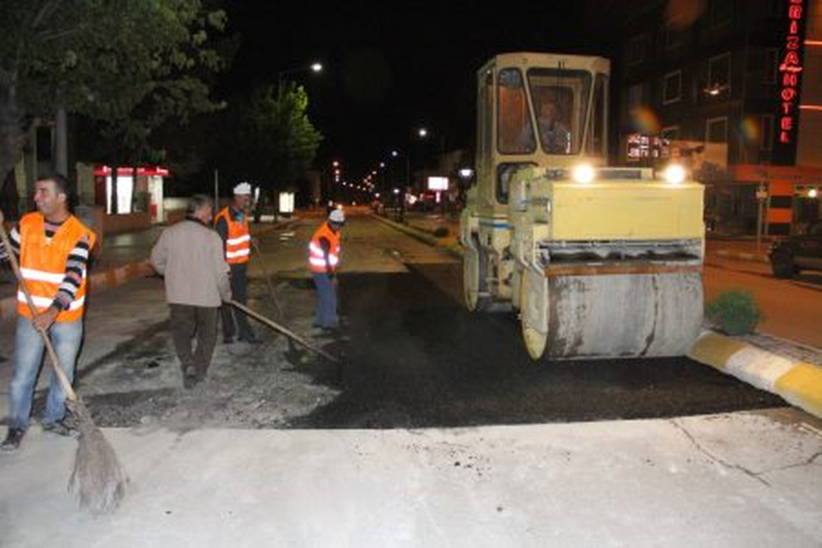 Asfaltta Gece Mesaisi
