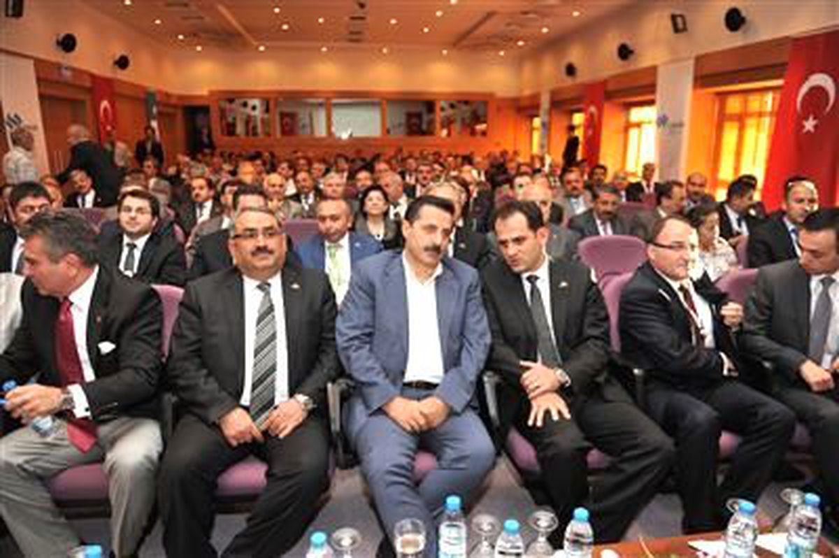 Bakan Çelik, En Başarılı İlk 10 İl Müdürlüğüne Plaket Verdi