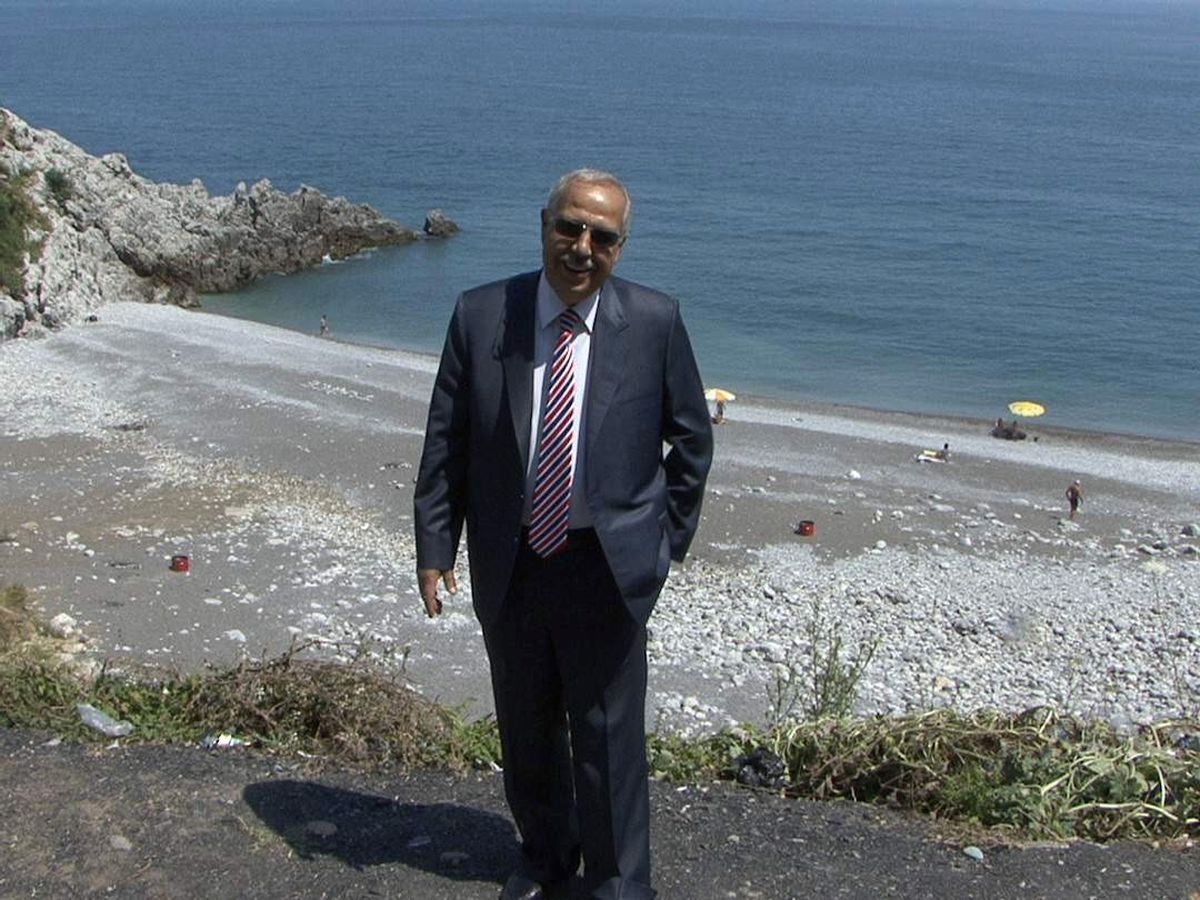 Başkan Akdemir, Kızlar Plajında İncelemelerde Bulundu
