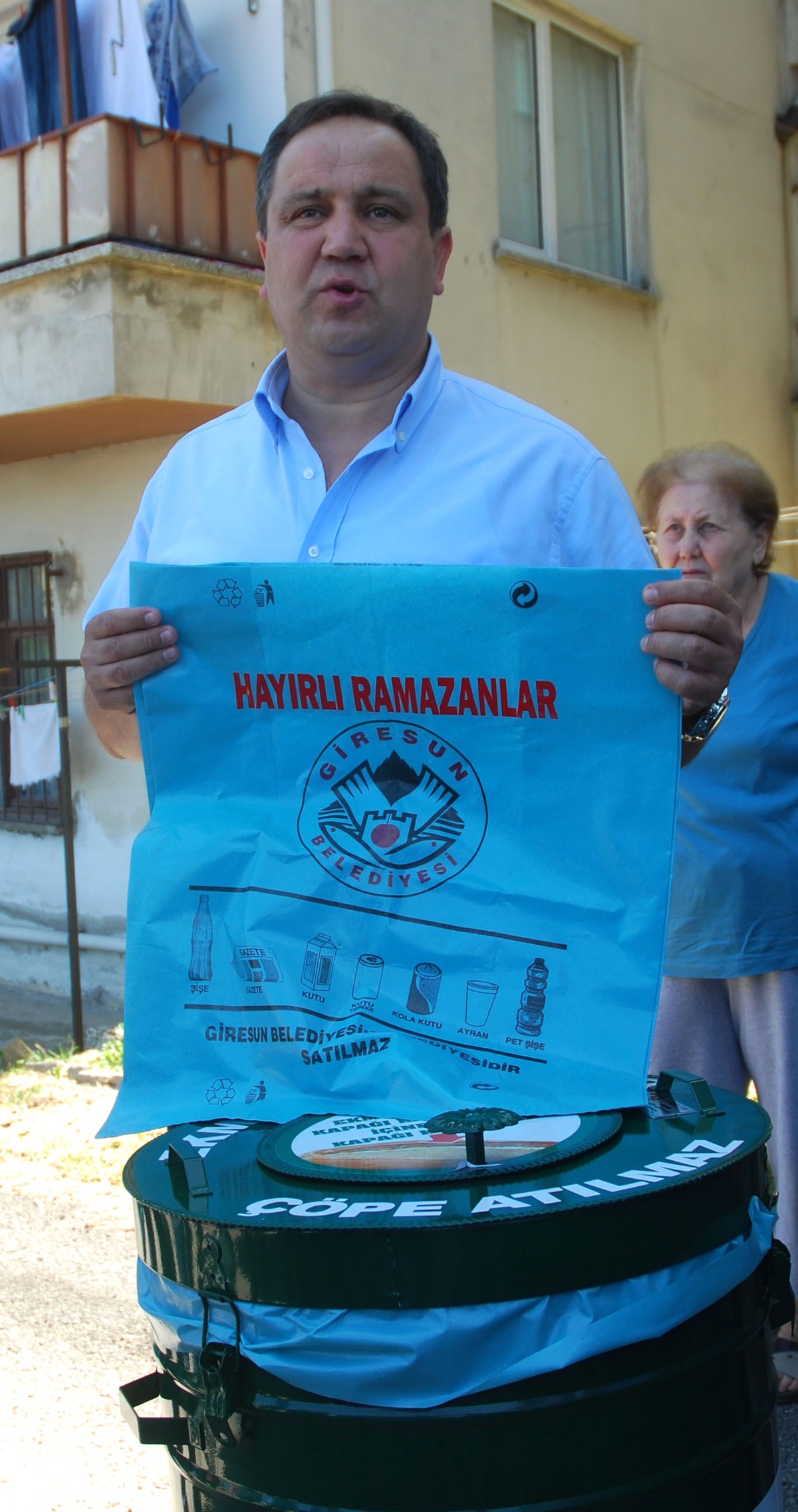 Bayat Ekmekler Toplama Kutusuna Atılacak