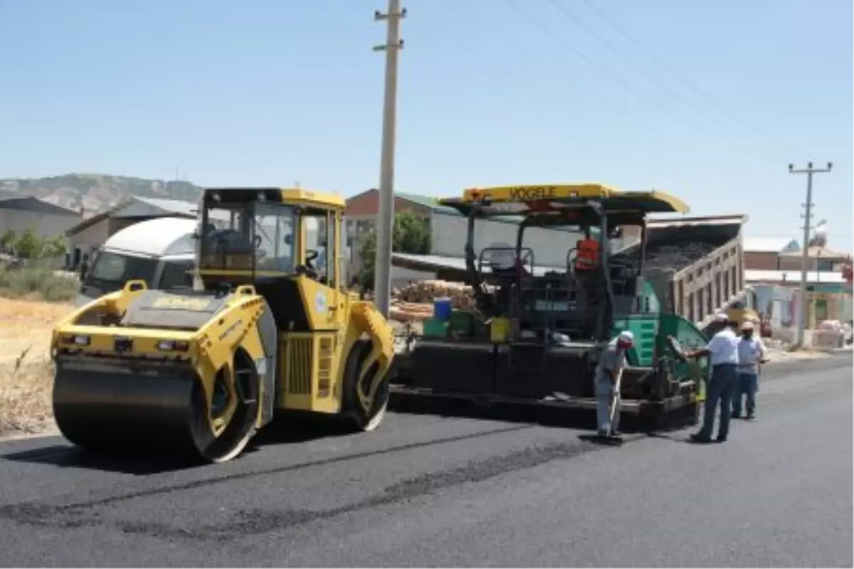 Sıcak Asfalt Çalışmaları Devam Ediyor