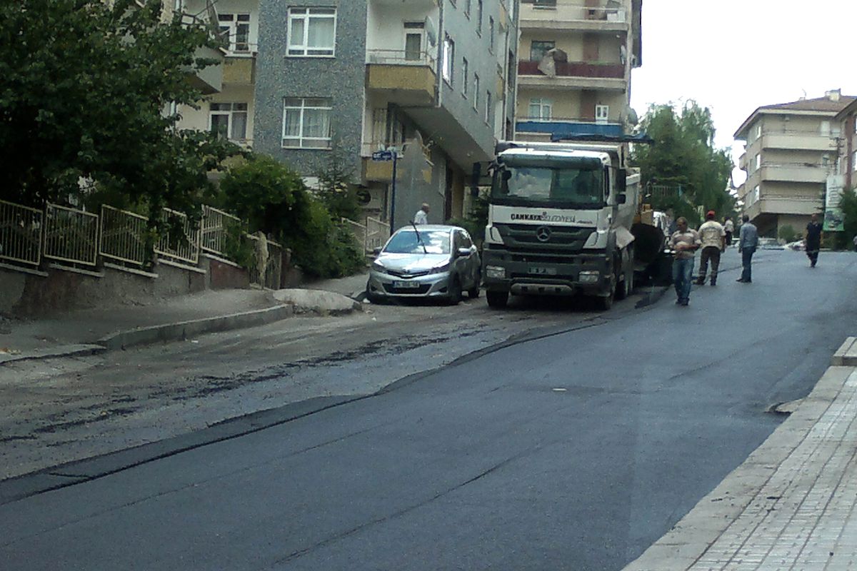 Çankaya\'da Asfalt ve Kaldırım Çalışmaları
