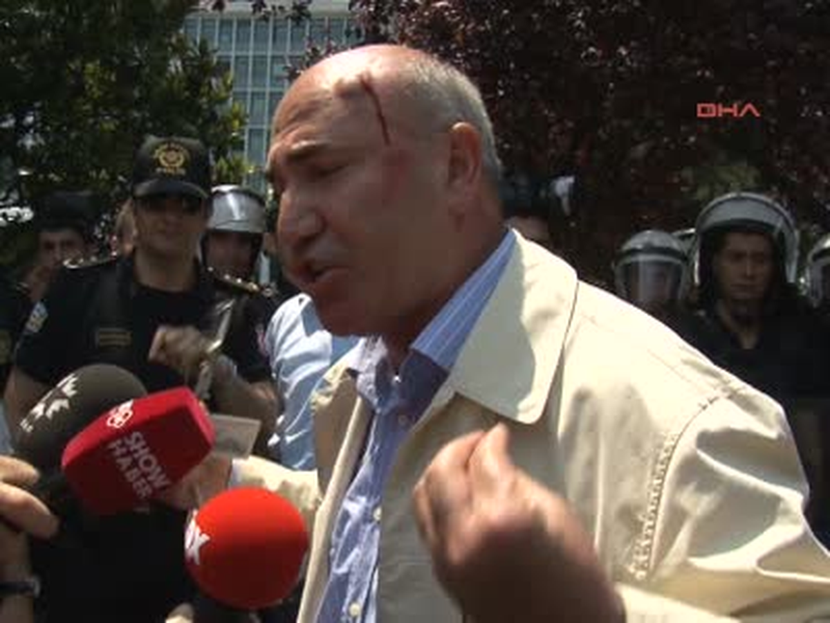 CHP\'li Vekilin Kafasını Kırdılar!