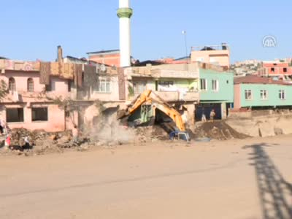 Dere Yatağında Yıkımlar Başladı