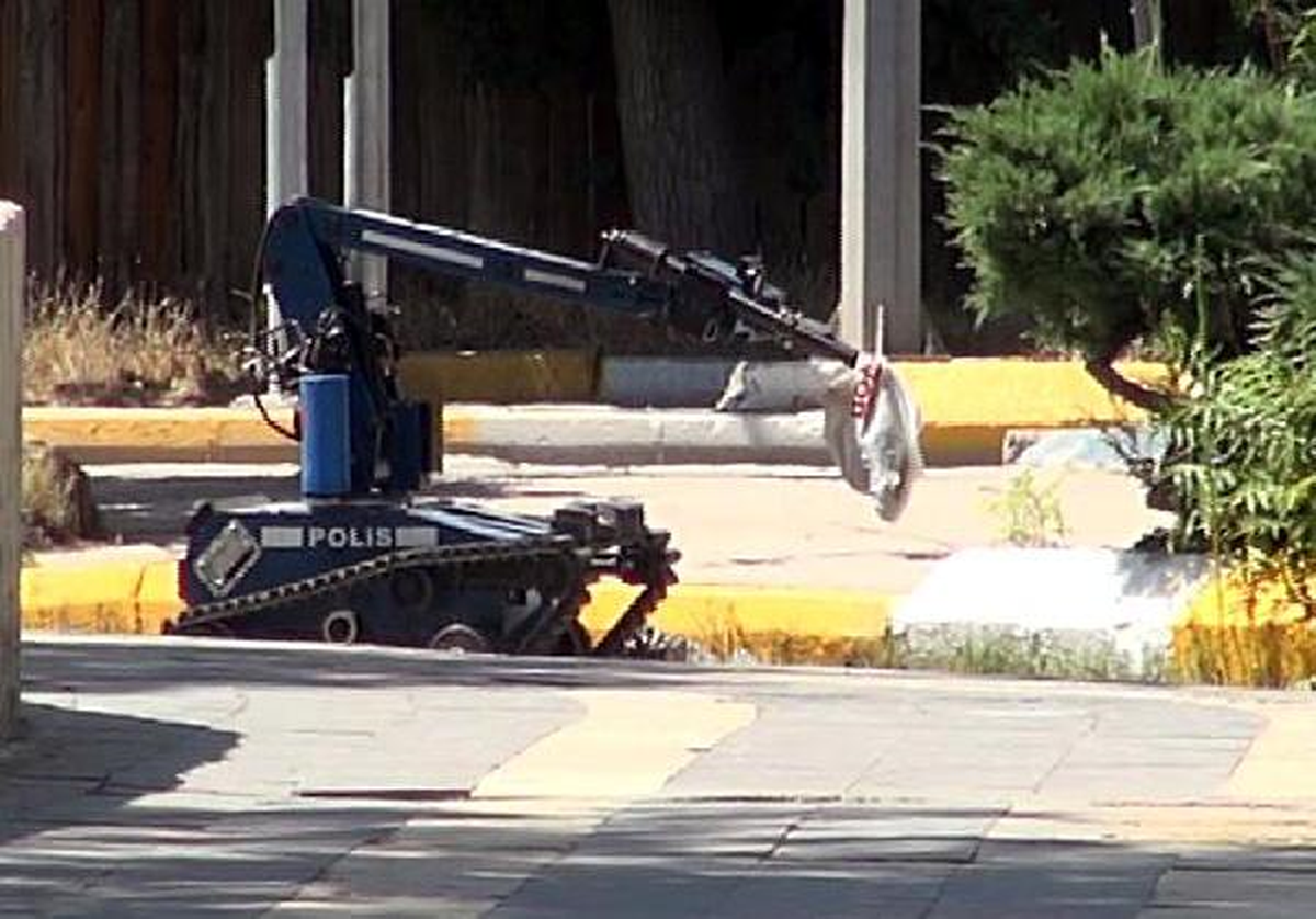 Diyarbakır\'da Şüpheli Poşet Polisi Alarma Geçirdi
