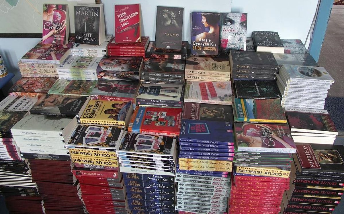 Emniyetten Bandrolsüz Kitap Baskını