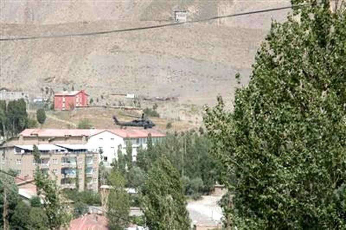 Hakkari Kato Dağına Helikopterlerle Sevkiyat Kato Dağına Helikopterlerle Sevkiyat