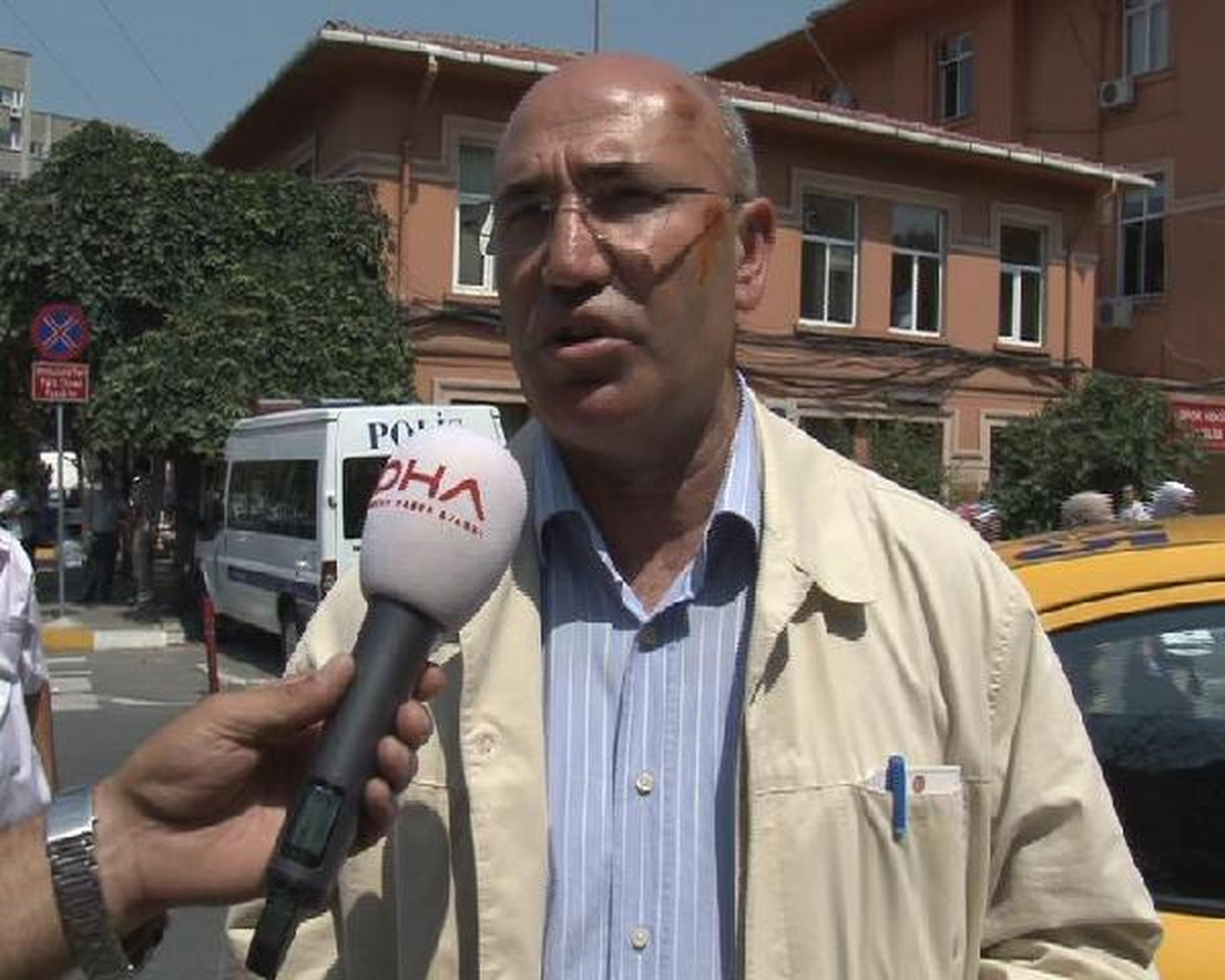 İbb Önünde Yaralanan CHP\'li Tanal: Vuran Kişi Belediye Zabıta Memuru