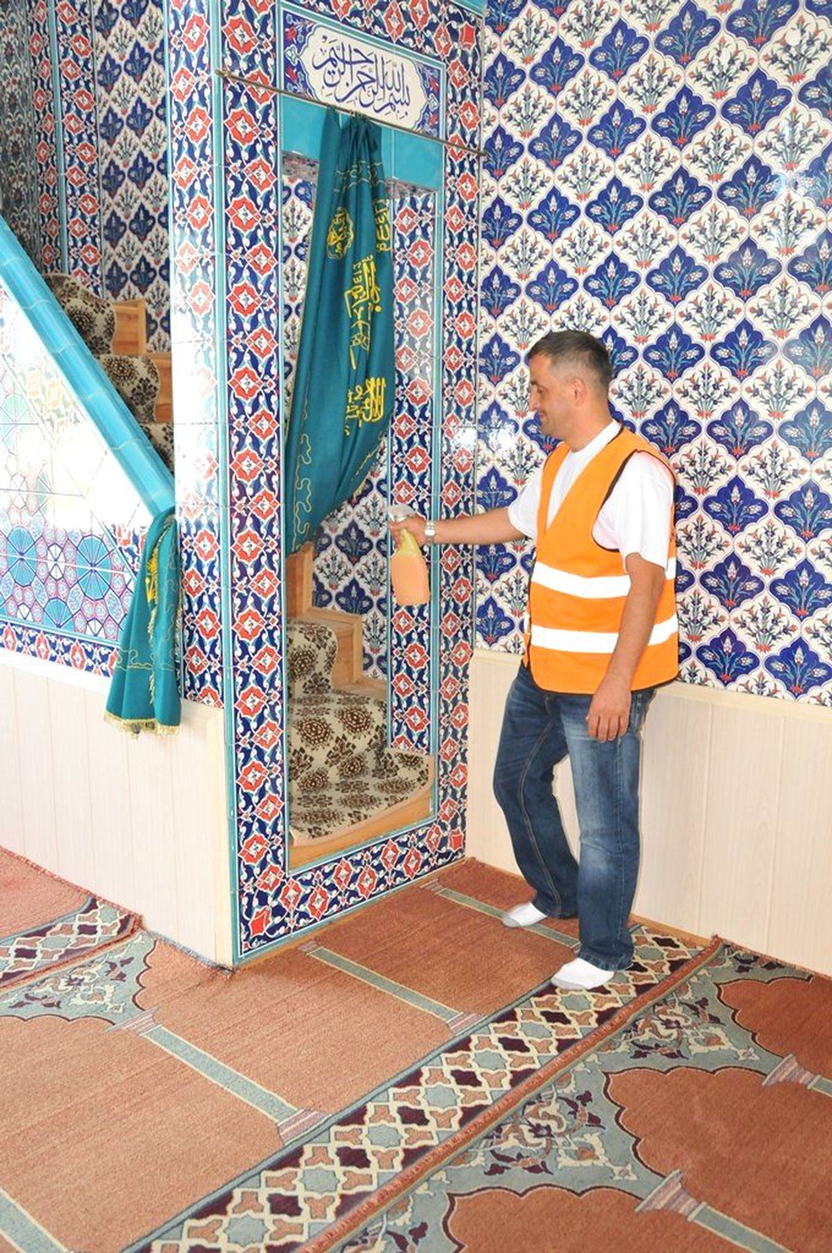 İlkadım\'da Camilere Ramazan Temizliği