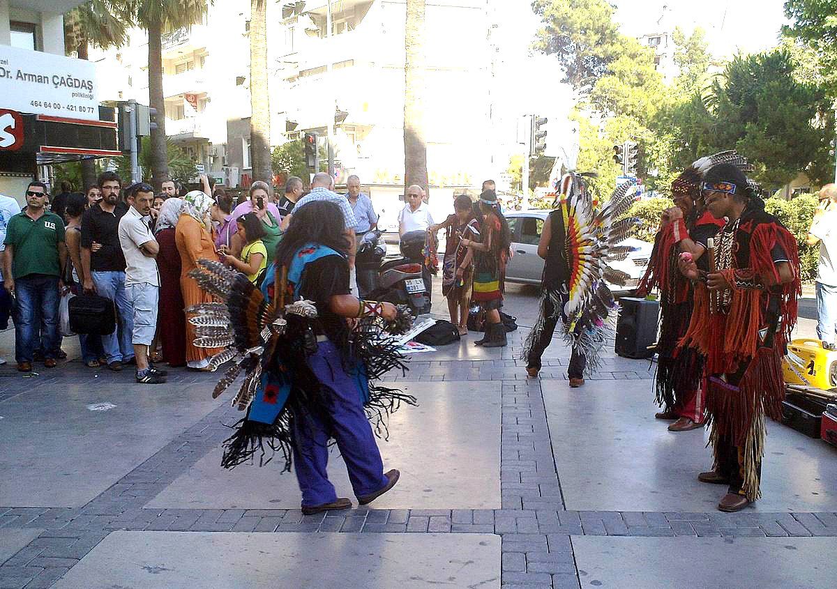 İzmir\'den Kızılderililer Geçti