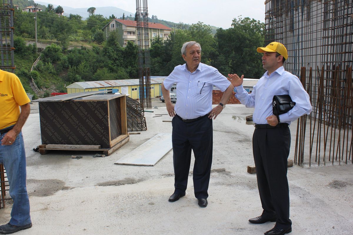 Kaymakam Öner ve Belediye Başkanı Semerci Hastane İnşaatını Gezdi
