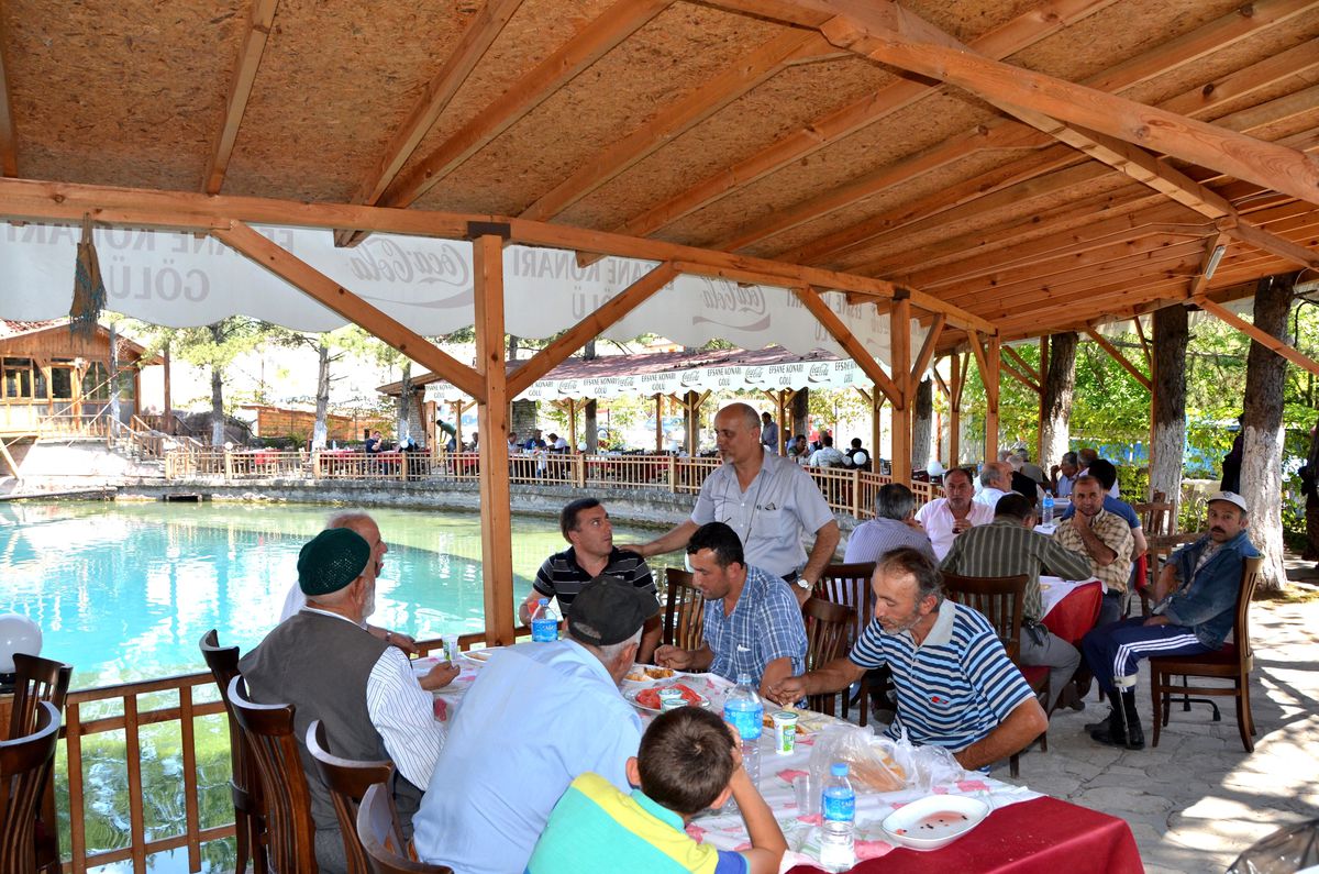 Köylüler Konarı Gölünde Buluştu