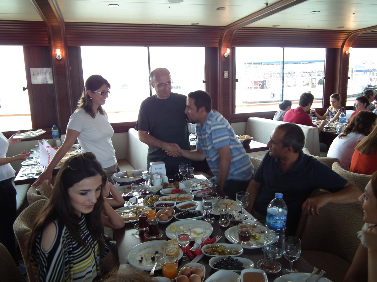 Medıcal Park Çalışanları Kahvaltıda