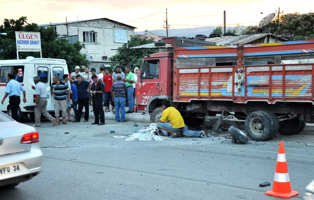Mersin\'de Trafik Kazası: 1 Ölü, 1 Yaralı