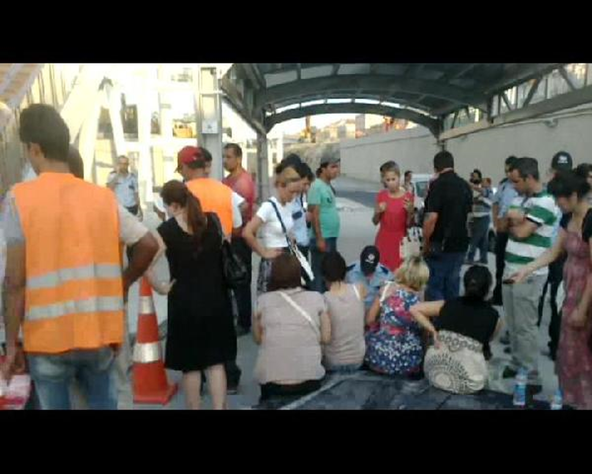 Metrobüs Durağında İnanılmaz Kaza