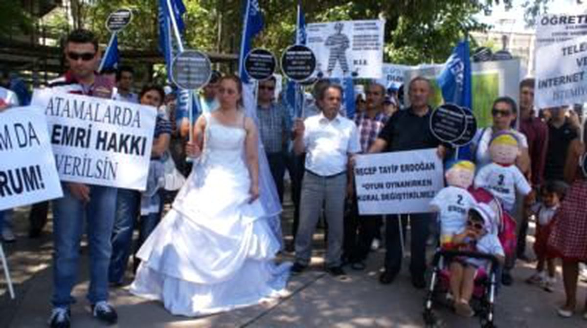 Öğretmenlerden "Özür Grubu" Eylemi