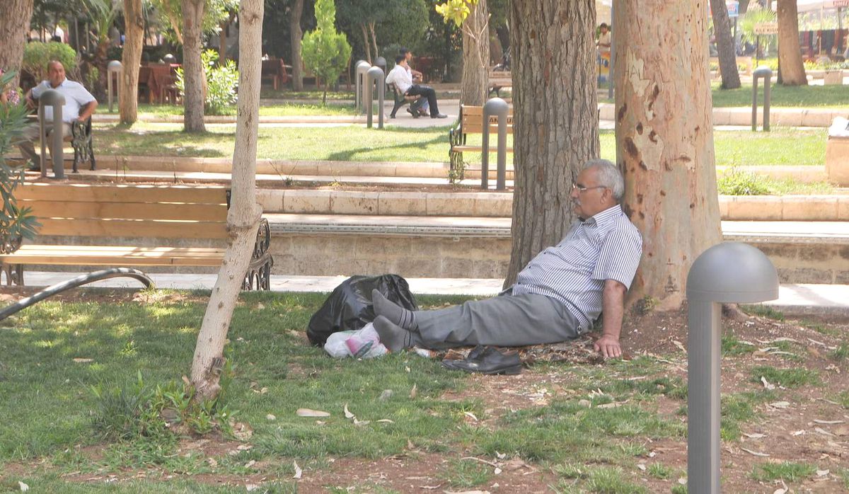 Şanlıurfa\'da Sıcak Hava Etkisini Sürdürüyor