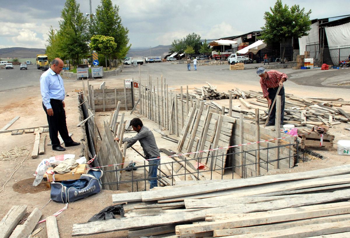 Sebze Haline 60 Tonluk Kantar Yapılıyor