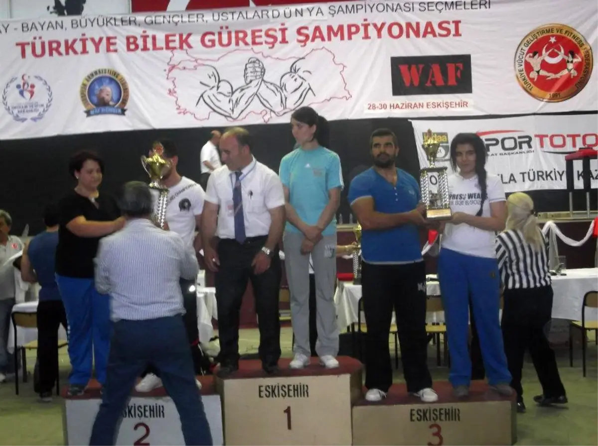 Şehitkamil Bilek Güreşinde Gaziantep\'in Gururu Olmaya Devam Ediyor