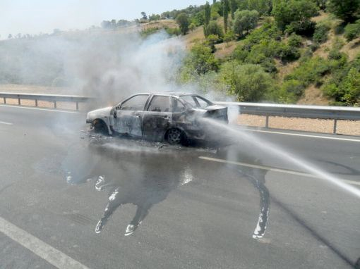 Seyir Halindeki Araç Alev Aldı