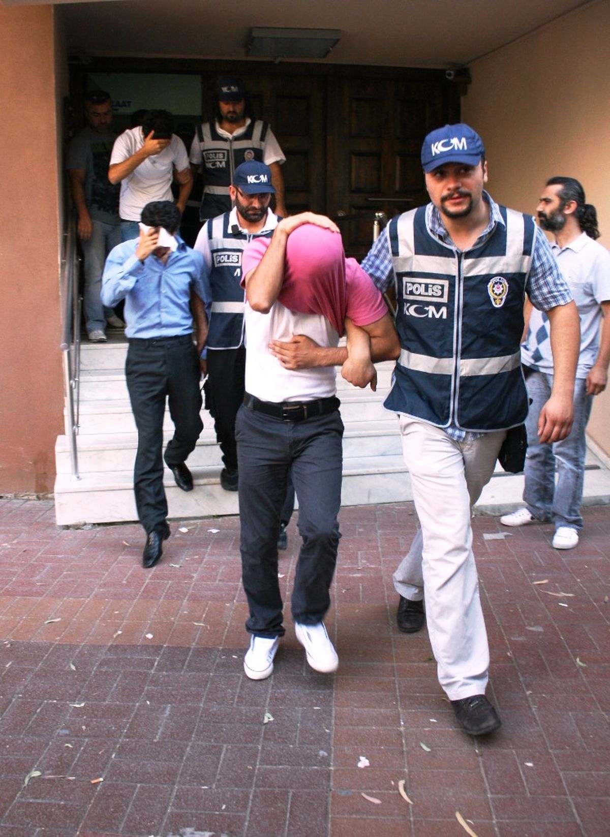 Sınav Operasyonunda 19 Tutuklama